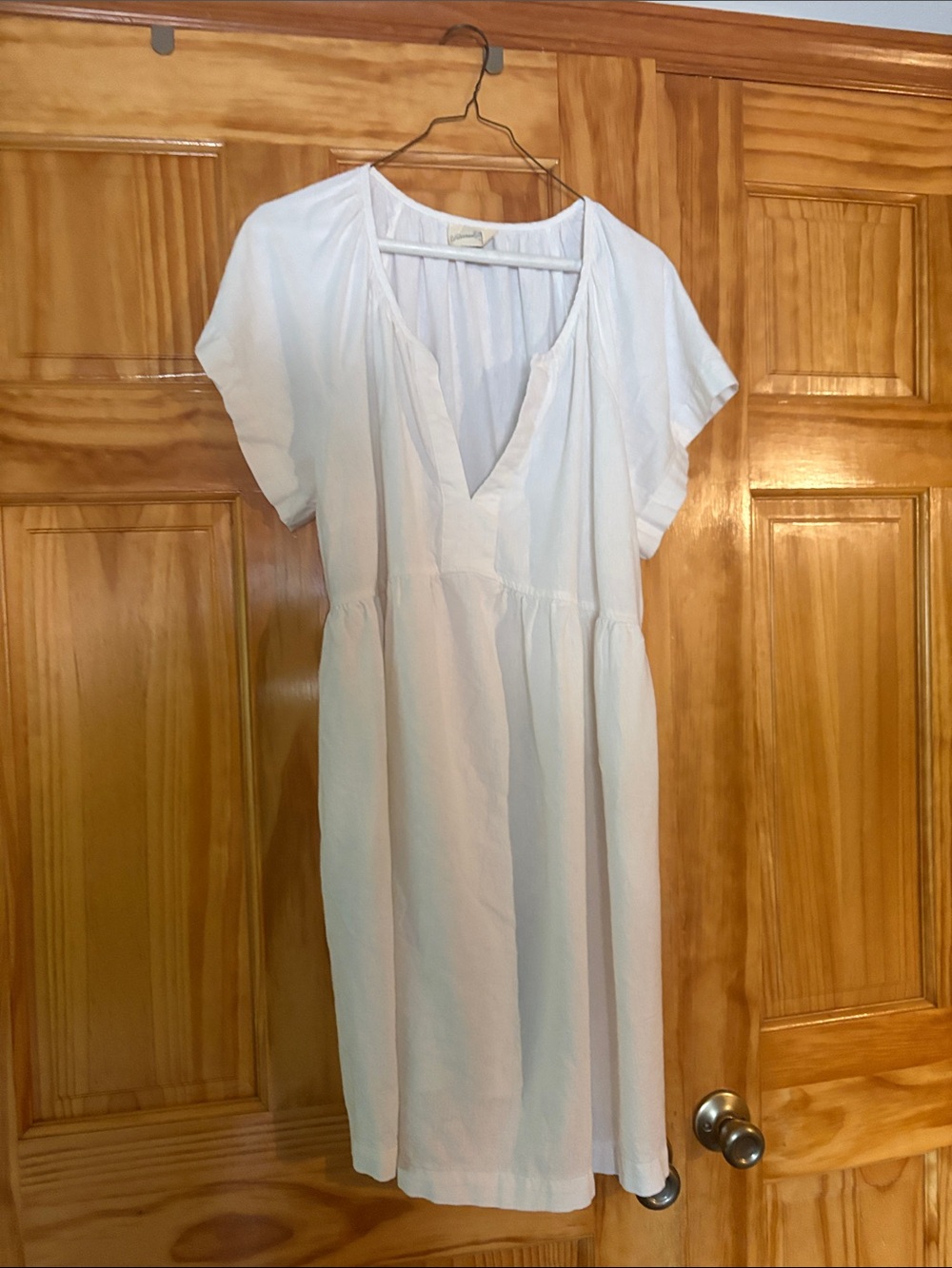 Universal Thread White V-Neck Short Sleeve Dress